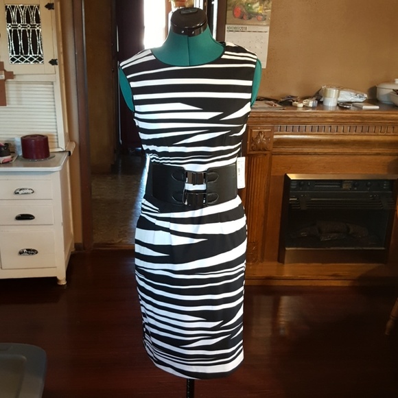NWT white and black size 4 dress with belt - Picture 1 of 7